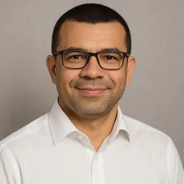 Retrato profissional de Leonardo Cardozo Vargas, psicólogo clínico na Tijuca, Rio de Janeiro